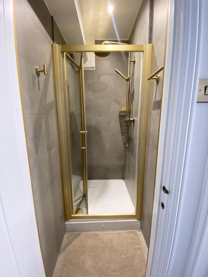 Apartment In Stepney Green London Bagian luar foto